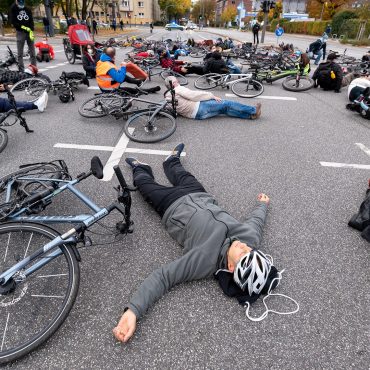 Nach Unfall: Mahnwache für getöteten Radfahrer in Hamburg