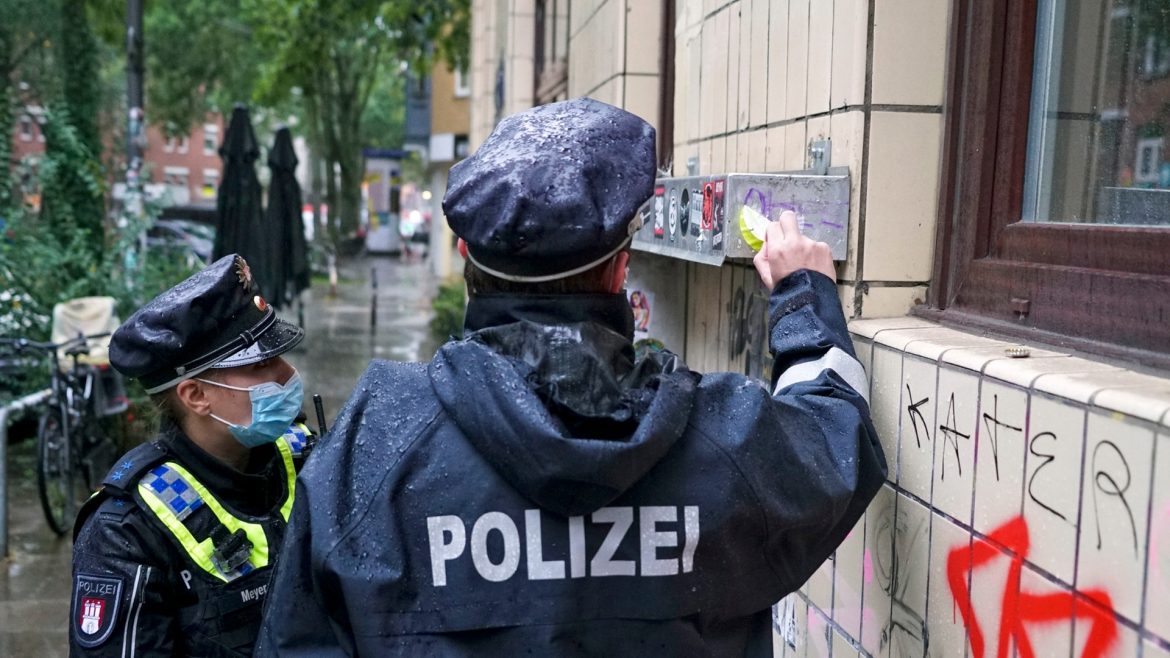 Polizeigewerkschaft kritisiert „Pimmelgate“-Einsätze in Hamburg