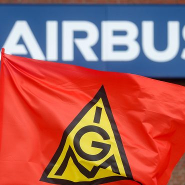 Geplanter Umbau bei Airbus: Demo vor den Warnstreiks