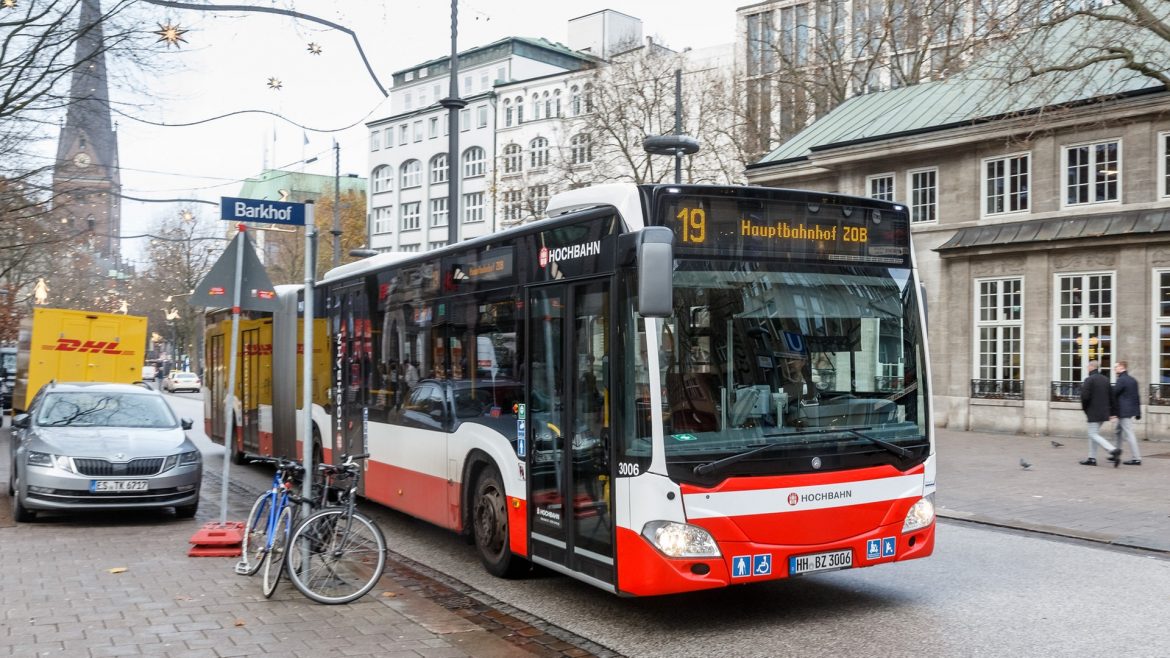 In der Mönckebergstraße fahren wieder Busse