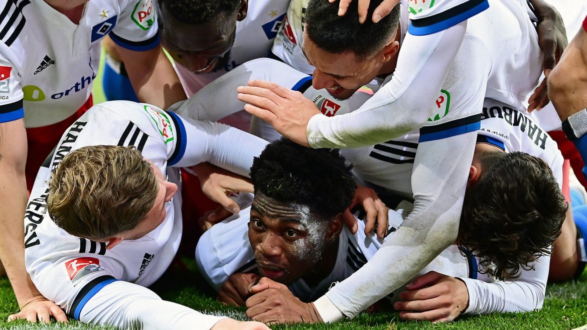 Alidou glänzt beim 4:1-Heimsieg des HSV gegen Jahn Regensburg