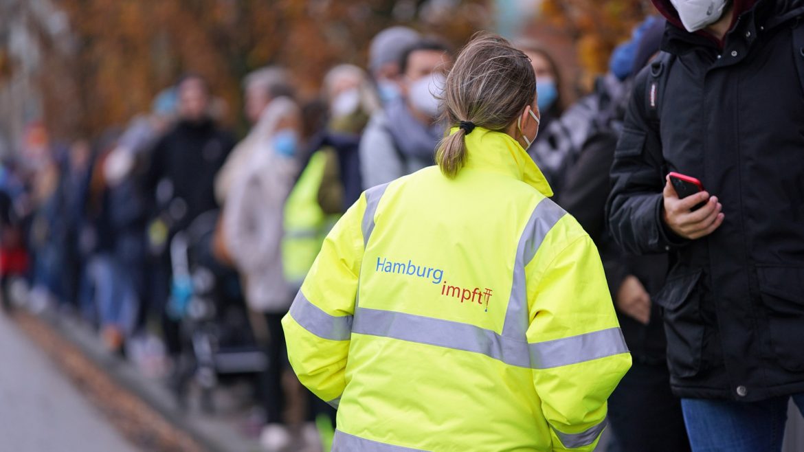 Corona: Andrang bei städtischen Impfangeboten in Hamburg