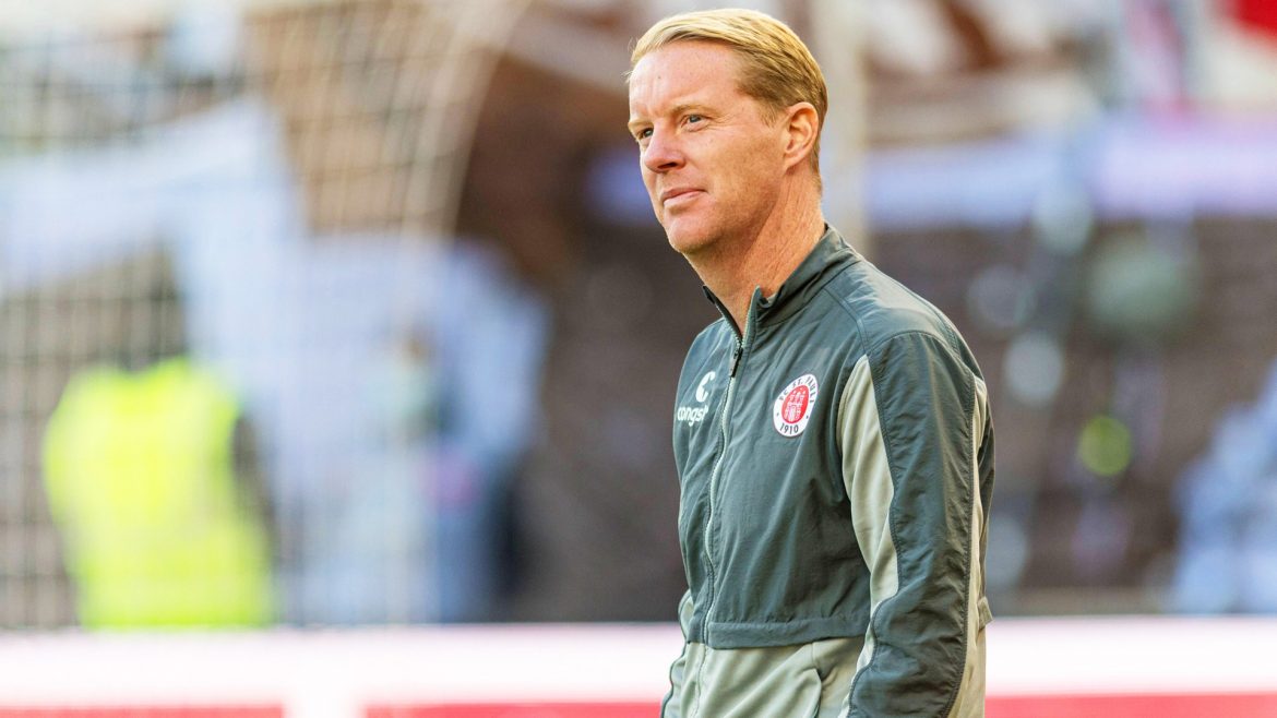 FC St. Pauli: Coach Schultz an Covid-19 erkrankt