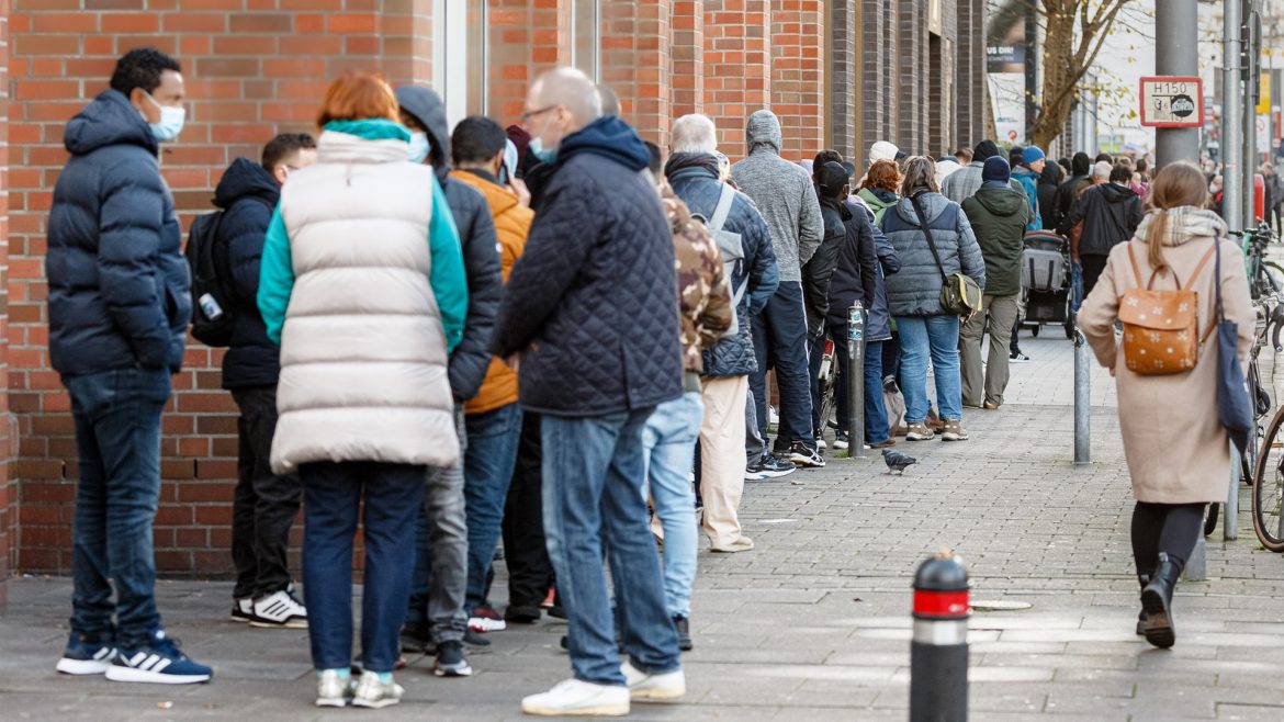 Warteschlangen beim Impfen: Hamburg will Angebote ausweiten