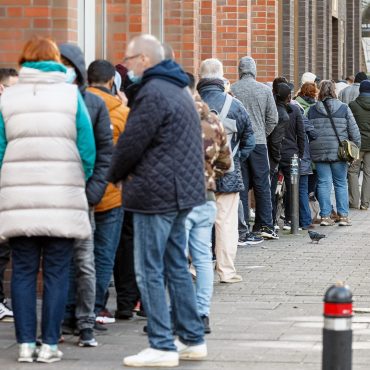 Impfzentrum in Hamburg öffnet nicht: Ärger bei Wartenden