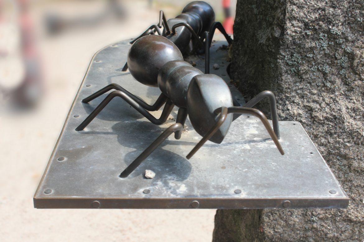 Kunstwerk zu Ringelnatz-Gedicht: Erneut Ameise gestohlen