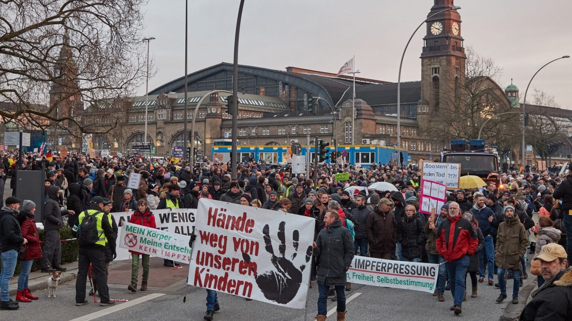 Demonstration gegen Corona-Maßnahmen in Hamburg