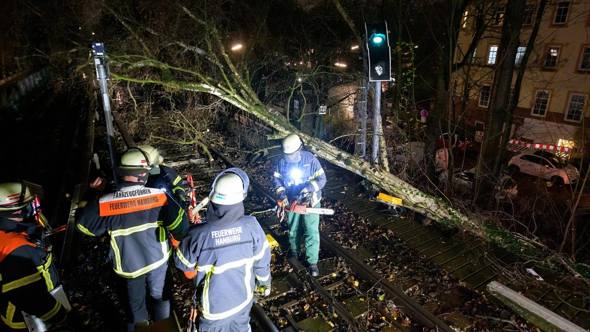 Sturmtief zieht über Hamburg – mehr als 200 Feuerwehreinsätze