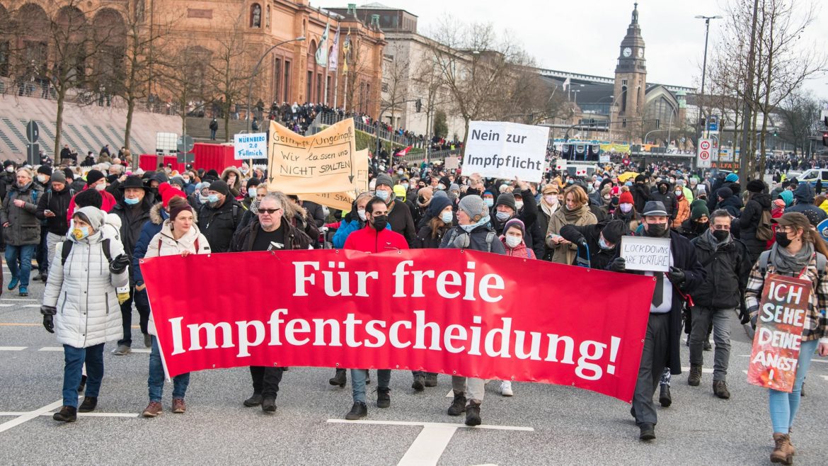 Tausende demonstrieren in Hamburg gegen Corona-Politik